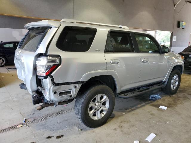Photo 3 from auction – 2018 TOYOTA 4RUNNER SR with VIN JTEBU5JR7J5577440