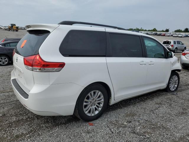 Photo 3 from auction – 2013 TOYOTA SIENNA XLE with VIN 5TDYK3DC4DS380692