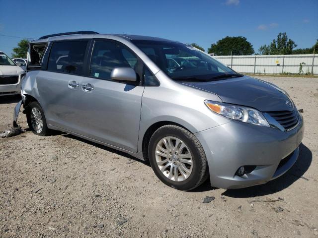 Photo 4 from auction – 2017 TOYOTA SIENNA XLE with VIN 5TDYZ3DC3HS769096