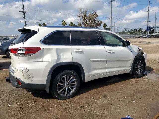 Photo 3 from auction – 2017 TOYOTA HIGHLANDER with VIN 5TDJZRFH5HS451400