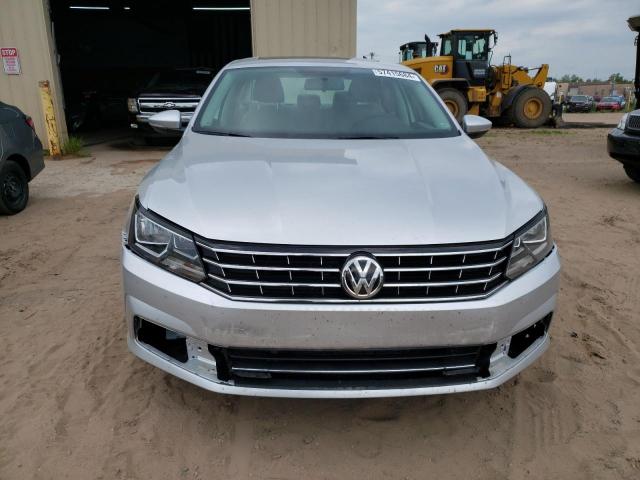 Photo 5 from auction – 2017 VOLKSWAGEN PASSAT SE with VIN 1VWBT7A30HC024100