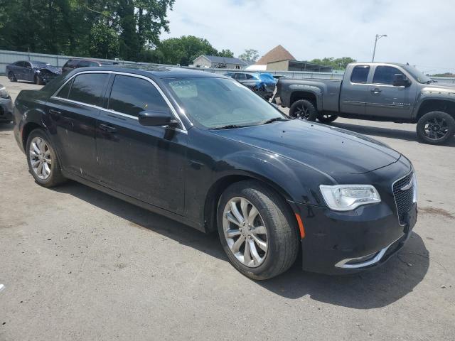 Photo 4 from auction – 2017 CHRYSLER 300 LIMITE with VIN 2C3CCARGXHH552546