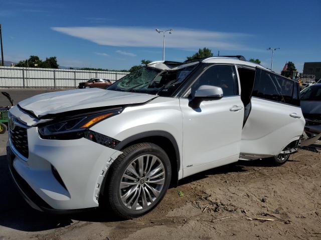 TOYOTA HIGHLANDER 2022 with VIN 5TDEBRCH2NS073462 - Photo from auction