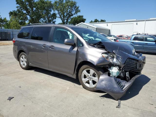 Photo 4 from auction – 2018 TOYOTA SIENNA LE with VIN 5TDKZ3DC6JS917950