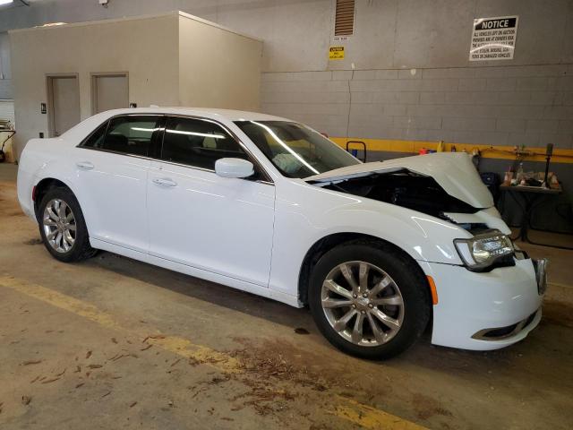 Photo 4 from auction – 2017 CHRYSLER 300 LIMITE with VIN 2C3CCARG4HH591777