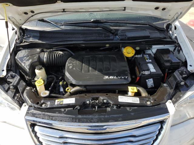 Photo 12 from auction – 2015 CHRYSLER TOWN & COU with VIN 2C4RC1BGXFR596022