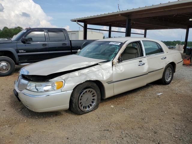 LINCOLN TOWN CAR C 2002 with VIN 1LNHM83WX2Y647124 - Photo from auction