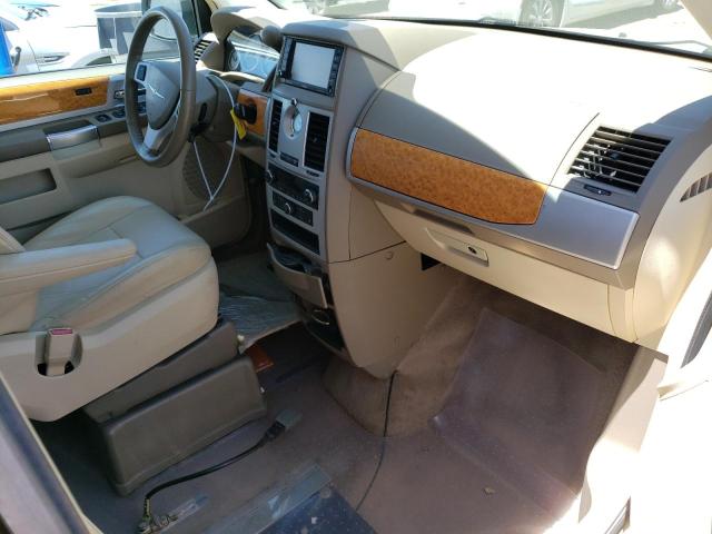 Photo 8 from auction – 2010 CHRYSLER TOWN & COU with VIN 2A4RR7DX0AR368919