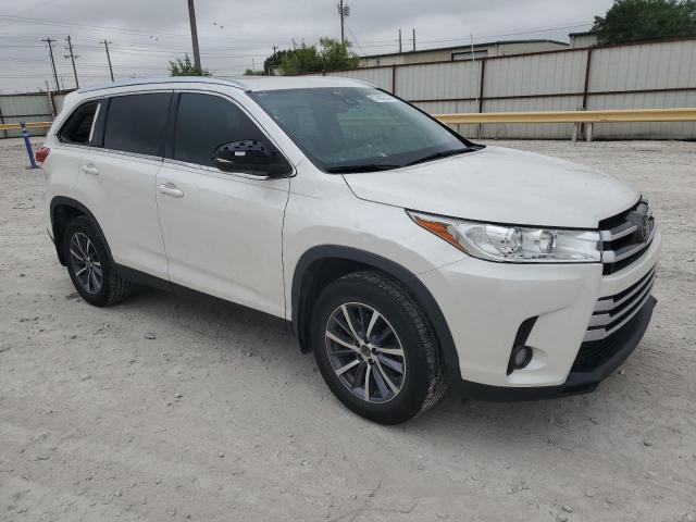 Photo 4 from auction – 2019 TOYOTA HIGHLANDER with VIN 5TDKZRFH3KS552219