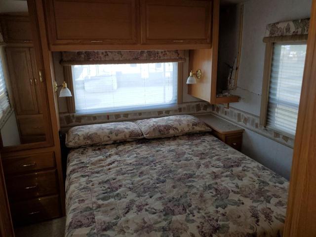 Photo 9 from auction – 2001 WORKHORSE CUSTOM CHASSIS MOTORHOME with VIN 5B4LP57G213327207
