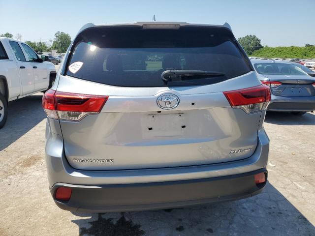 Photo 6 from auction – 2018 TOYOTA HIGHLANDER with VIN 5TDJZRFH0JS553399