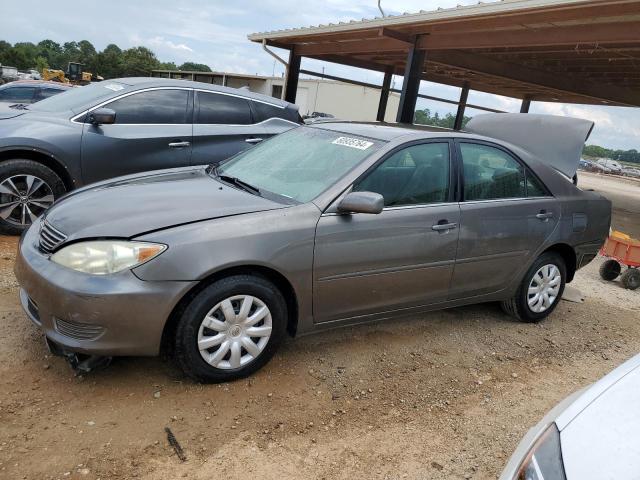 TOYOTA CAMRY LE 2005 with VIN 4T1BE32K35U989336 - Photo from auction