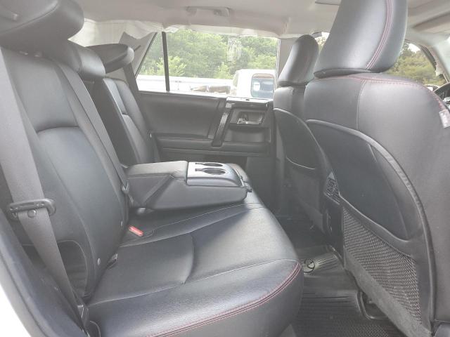 Photo 11 from auction – 2018 TOYOTA 4RUNNER SR with VIN JTEBU5JR2J5543860