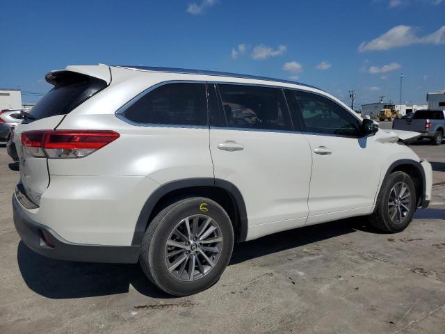 Photo 3 from auction – 2018 TOYOTA HIGHLANDER with VIN 5TDKZRFH8JS282600