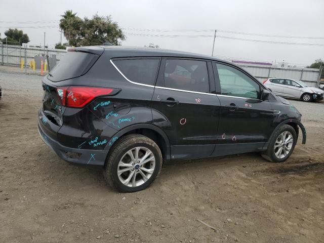 Photo 3 from auction – 2019 FORD ESCAPE SE with VIN 1FMCU0GD4KUB62120