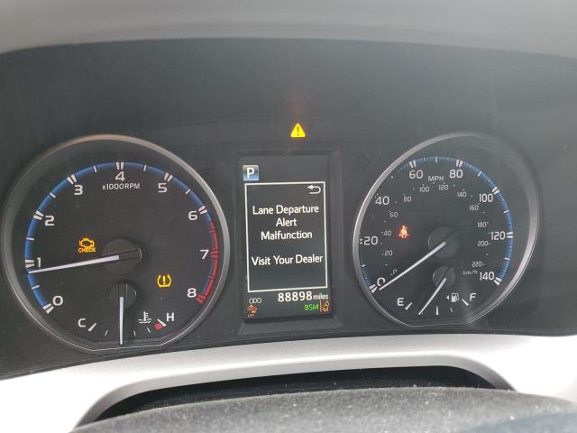 Photo 9 from auction – 2017 TOYOTA RAV4 XLE with VIN JTMRFREV5HJ709799