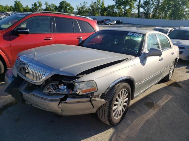 LINCOLN TOWN CAR E 2003 with VIN 1LNHM81W43Y629464 - Photo from auction