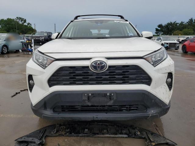 Photo 5 from auction – 2021 TOYOTA RAV4 XLE with VIN JTMW1RFV3MD071772