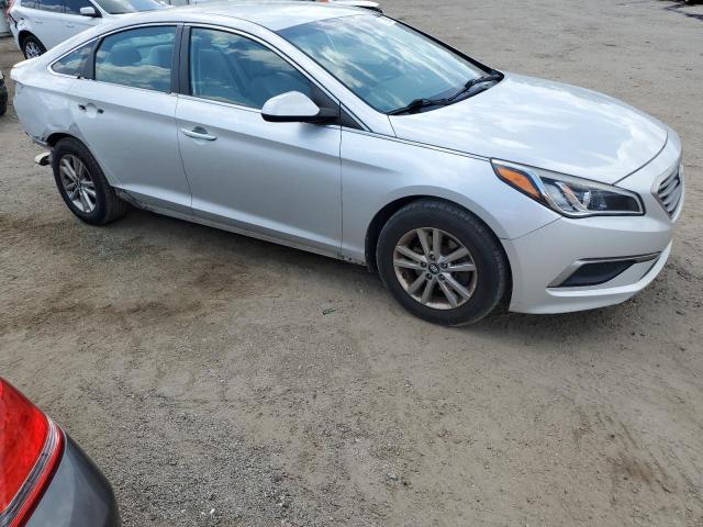 Photo 4 from auction – 2017 HYUNDAI SONATA SE with VIN 5NPE24AF2HH447857