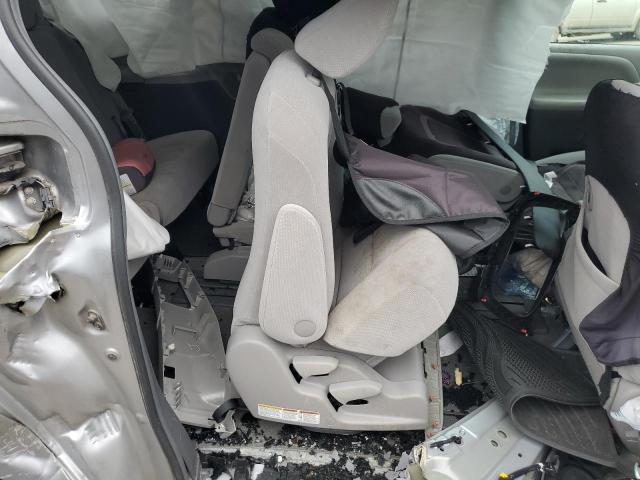 Photo 11 from auction – 2017 TOYOTA SIENNA LE with VIN 5TDKZ3DC9HS806769