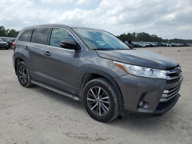 Photo 4 from auction – 2017 TOYOTA HIGHLANDER with VIN 5TDKZRFH4HS213946