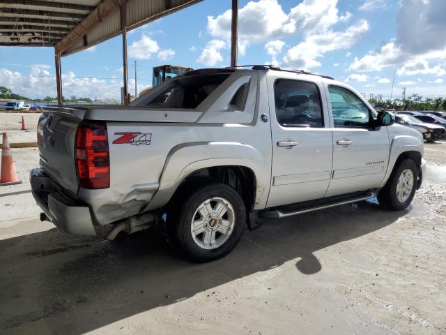 Photo 3 from auction – 2013 CHEVROLET AVALANCHE with VIN 3GNTKFE74DG265853