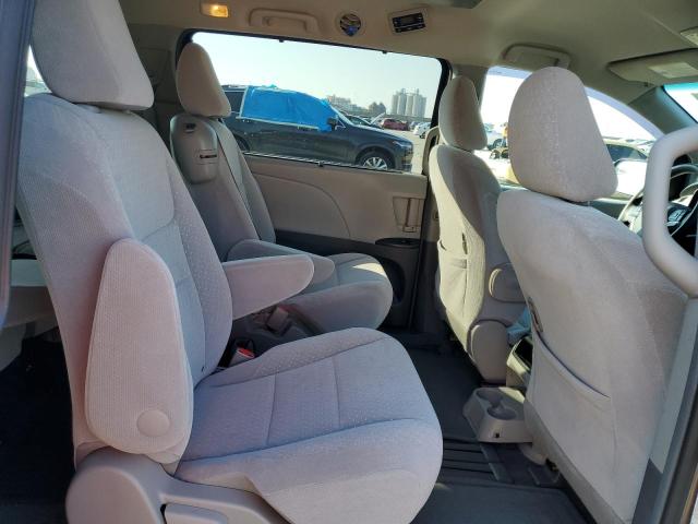 Photo 11 from auction – 2017 TOYOTA SIENNA LE with VIN 5TDKZ3DC2HS782878