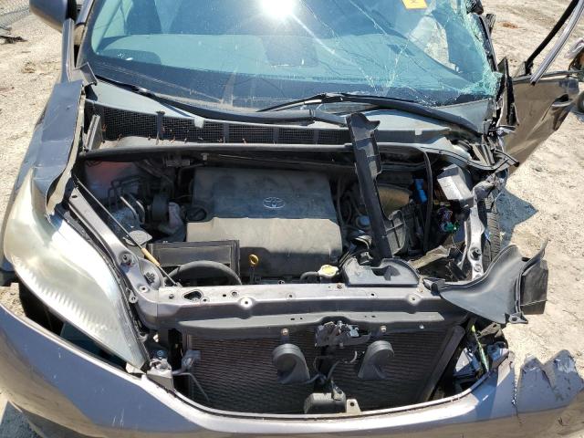 Photo 12 from auction – 2011 TOYOTA SIENNA XLE with VIN 5TDYK3DC4BS169036