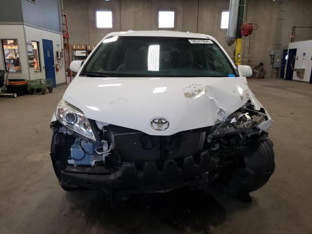 Photo 5 from auction – 2017 TOYOTA SIENNA LE with VIN 5TDKZ3DC4HS800779