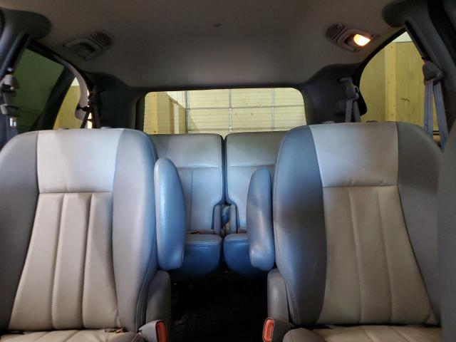 Photo 10 from auction – 2004 CHRYSLER TOWN & COU with VIN 2C4GP54L14R534633