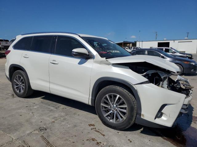 Photo 4 from auction – 2018 TOYOTA HIGHLANDER with VIN 5TDKZRFH8JS282600
