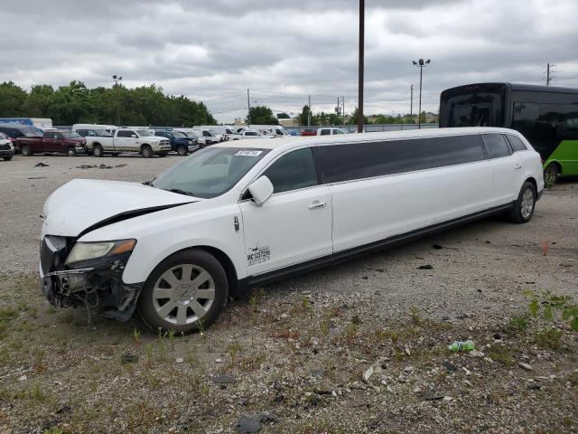 LINCOLN MKT 2017 with VIN 2L1MJ5LT7HBL00014 - Photo from auction
