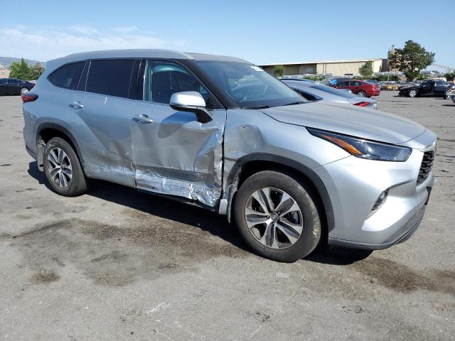 Photo 4 from auction – 2022 TOYOTA HIGHLANDER with VIN 5TDGZRBH2NS242174