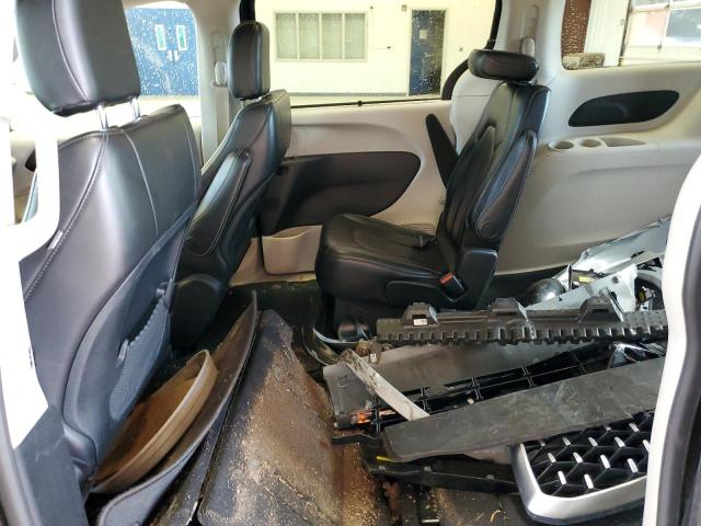 Photo 11 from auction – 2020 CHRYSLER VOYAGER LX with VIN 2C4RC1DG0LR151409