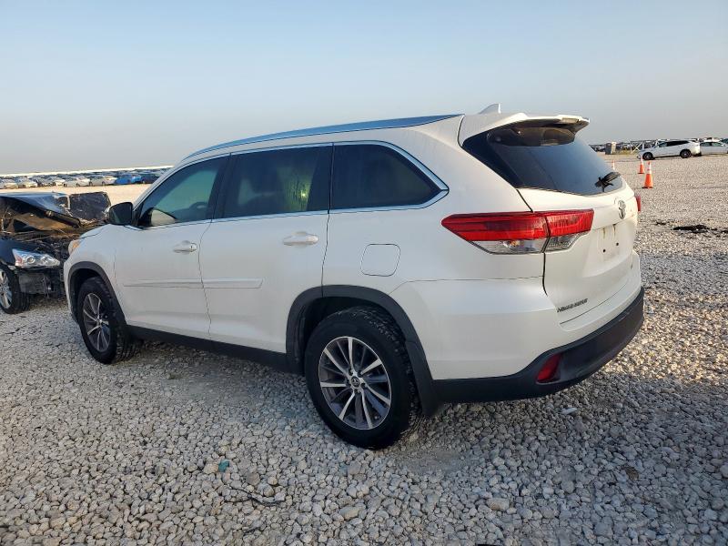 Photo 2 from auction – 2019 TOYOTA HIGHLANDER with VIN 5TDKZRFHXKS307434