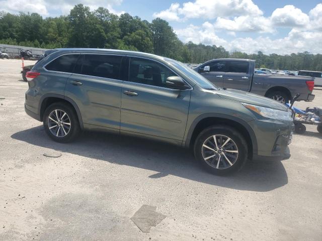 Фото 4 с аукциона – 2018 TOYOTA HIGHLANDER с VIN 5TDKZRFH7JS284466