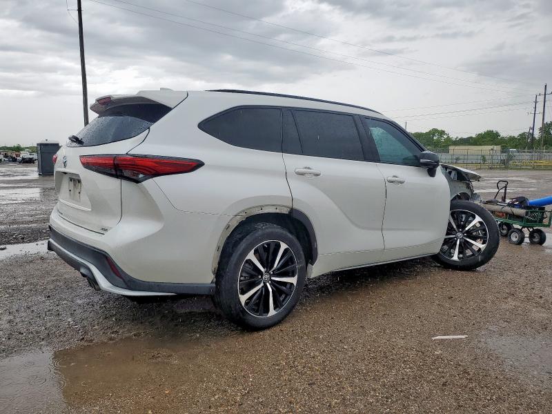 Photo 3 from auction – 2021 TOYOTA HIGHLANDER with VIN 5TDLZRAH1MS064904