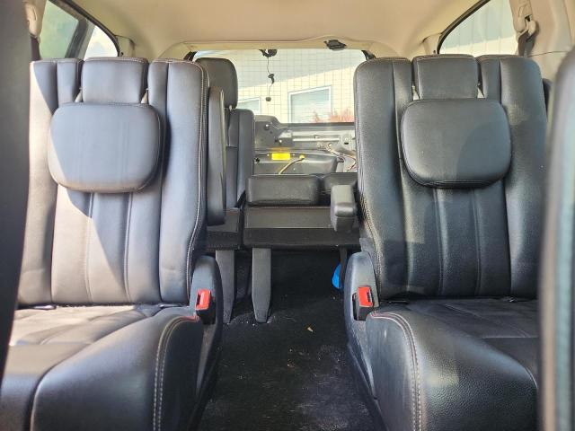 Photo 10 from auction – 2016 CHRYSLER TOWN & COU with VIN 2C4RC1BG2GR206855