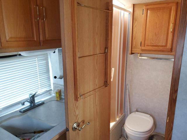Photo 9 from auction – 2004 WINO MOTORHOME with VIN 1FDWE35S44HA31553