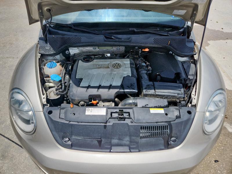 Photo 11 from auction – 2013 VOLKSWAGEN BEETLE with VIN 3VW5L7AT5DM828253