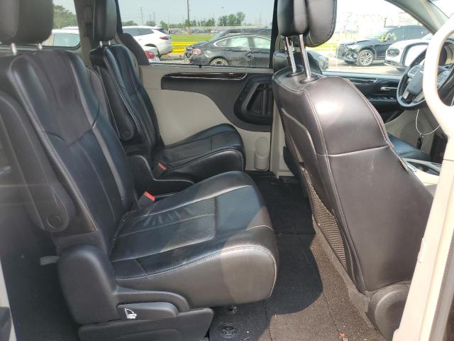 Photo 11 from auction – 2015 CHRYSLER TOWN & COU with VIN 2C4RC1GG4FR554289