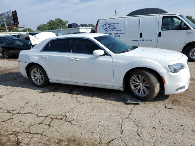 Photo 4 from auction – 2017 CHRYSLER 300 LIMITE with VIN 2C3CCAAG3HH663578