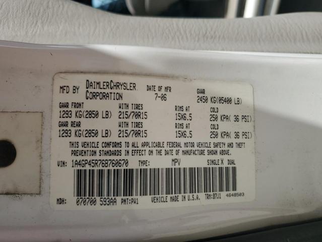 Photo 14 from auction – 2006 CHRYSLER TOWN & COU with VIN 1A4GP45R76B760670