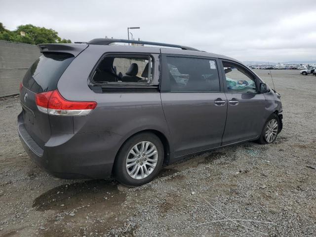Photo 3 from auction – 2013 TOYOTA SIENNA XLE with VIN 5TDYK3DC4DS282665
