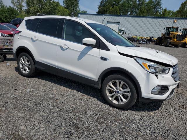Photo 4 from auction – 2017 FORD ESCAPE SE with VIN 1FMCU9GD5HUD12877