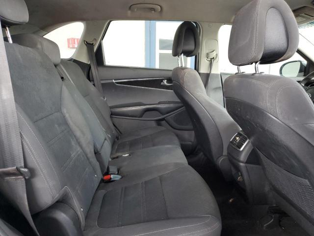 Photo 11 from auction – 2016 KIA SORENTO LX with VIN 5XYPG4A37GG057066