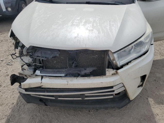 Photo 12 from auction – 2018 TOYOTA HIGHLANDER SE with VIN 5TDJZRFH5JS549428