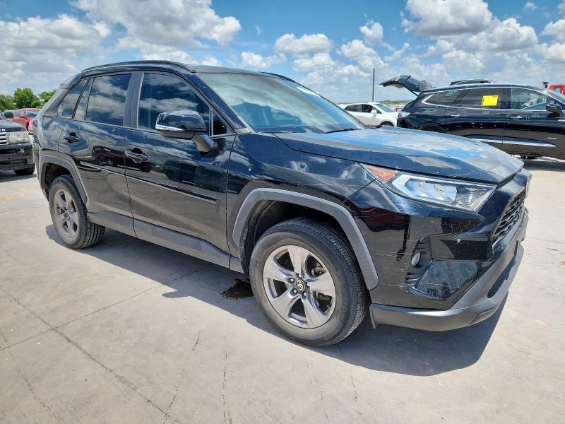 Photo 4 from auction – 2021 TOYOTA RAV4 XLE with VIN 2T3W1RFV4MC133989