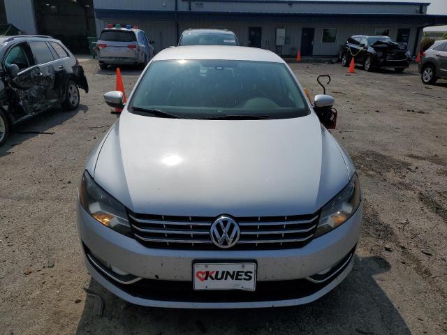 Photo 5 from auction – 2015 VOLKSWAGEN PASSAT S with VIN 1VWAS7A30FC096121