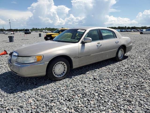 LINCOLN TOWN CAR E 2001 with VIN 1LNHM81W11Y669367 - Photo from auction